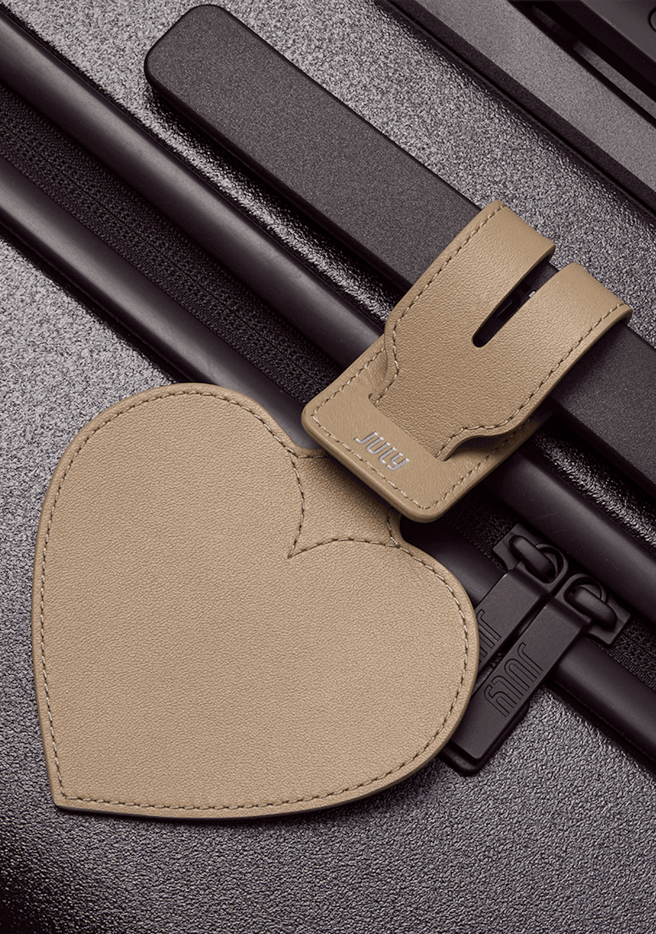 Luggage_Tag_Heart_Oyster_3_a8d41c6be3.png