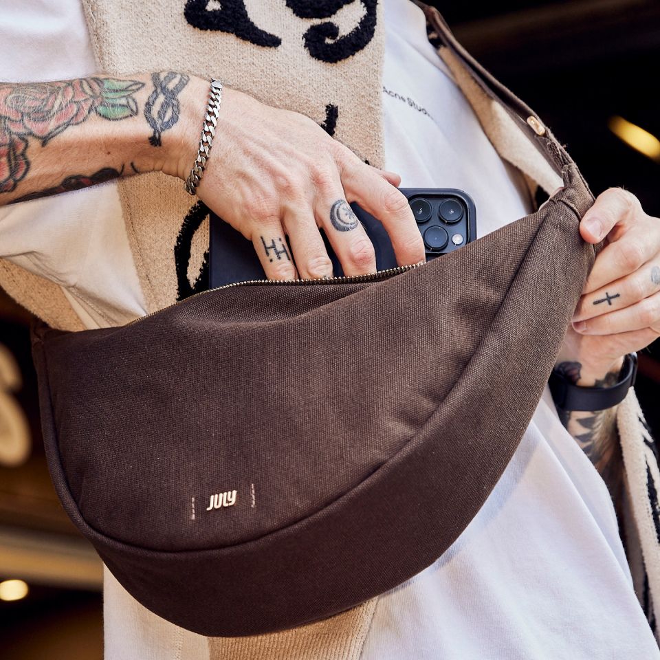 PDP_CrescentBag_Slot 3.jpg