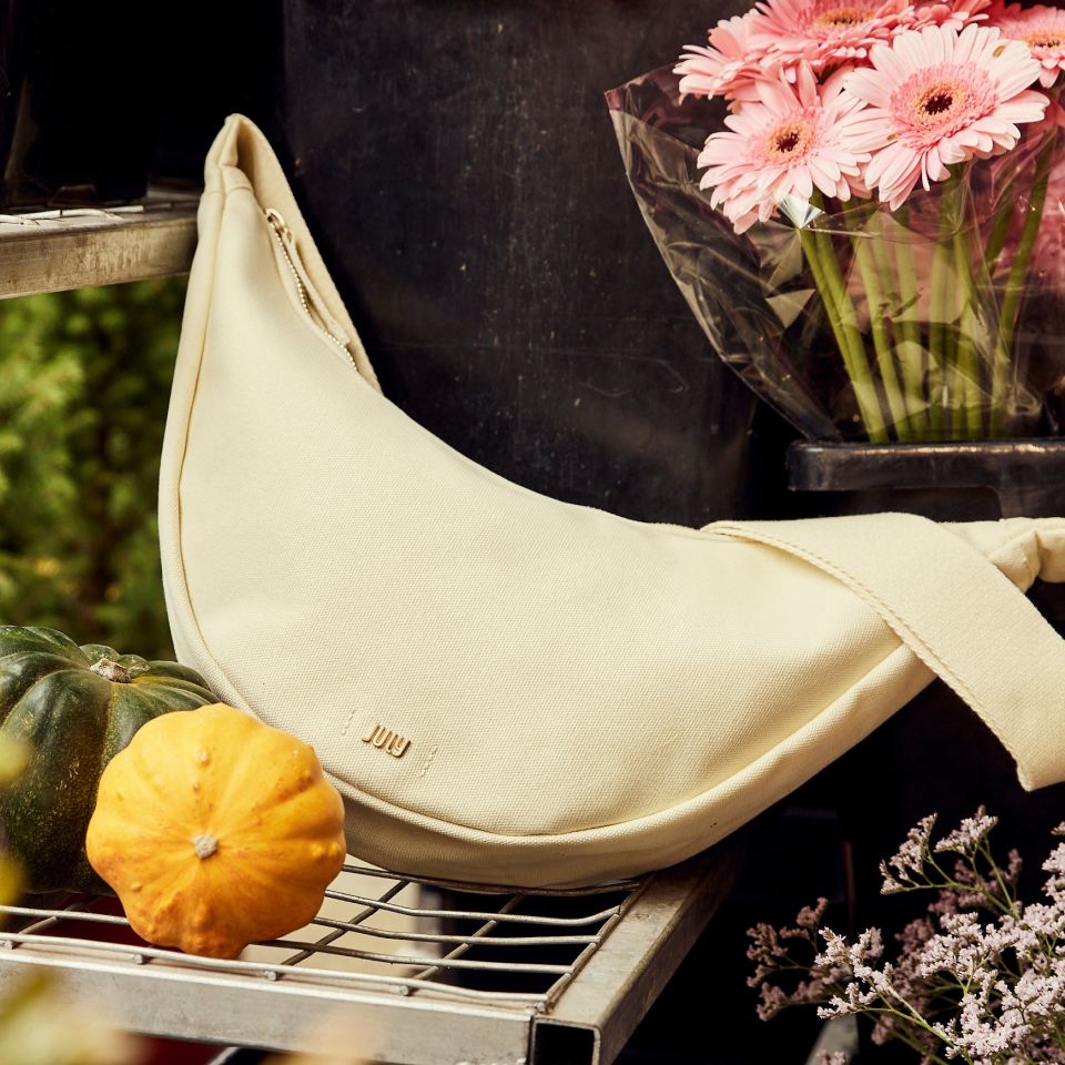 PDP_CrescentBag_Slot 4.jpg